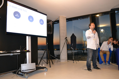 Alexandre Durain ouvre la #SoBuzzConf devant la slide « Il était une fois… »